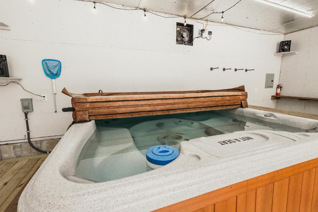 Indoor Hot-Tub! Spacious & Updated MQT Township Home!