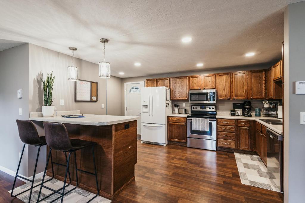 Indoor Hot-Tub! Spacious & Updated MQT Township Home! - Image 5