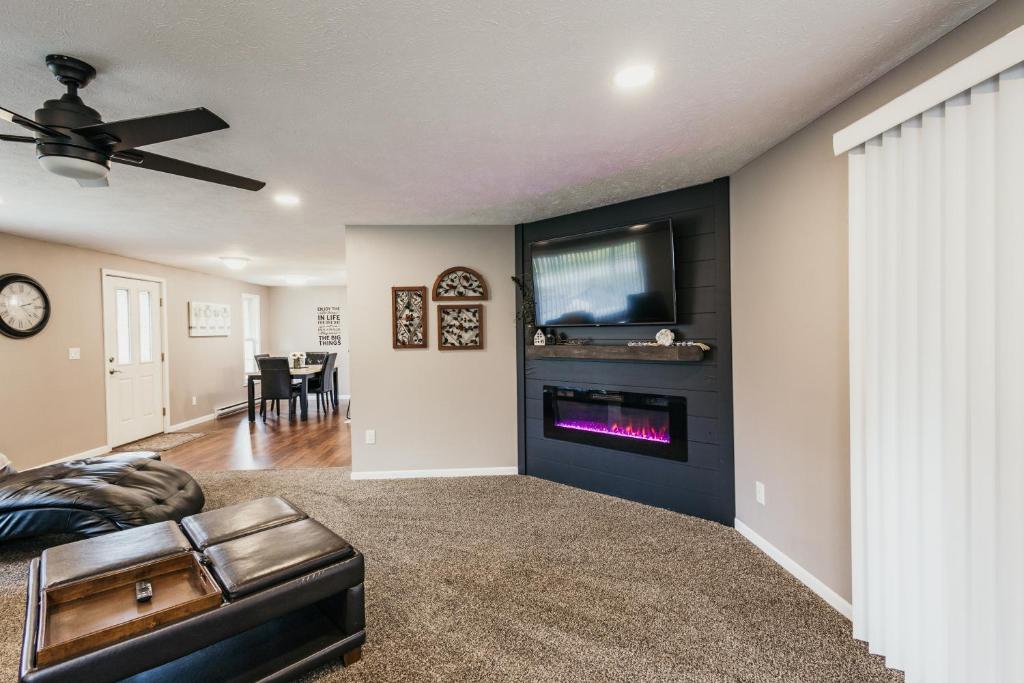 Indoor Hot-Tub! Spacious & Updated MQT Township Home! - Image 6