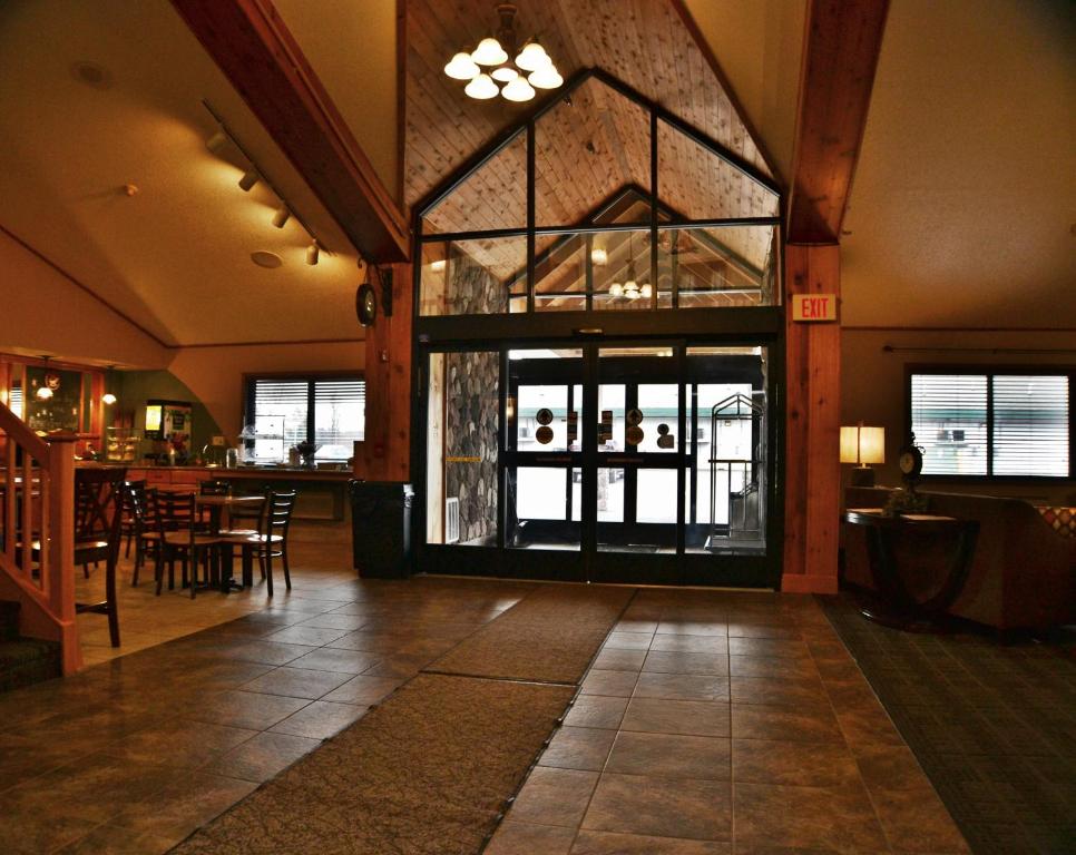 AmericInn by Wyndham Calumet - Image 5