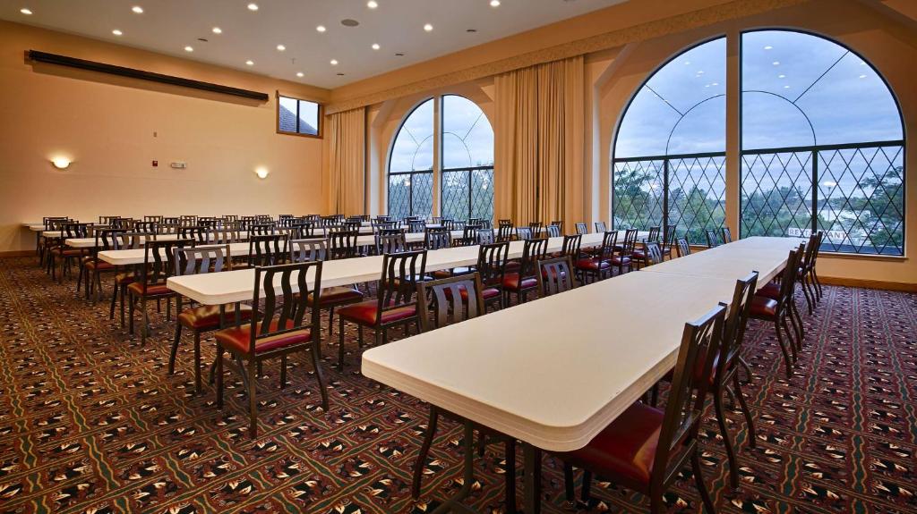 Best Western Plus Dockside Waterfront Inn - Image 8