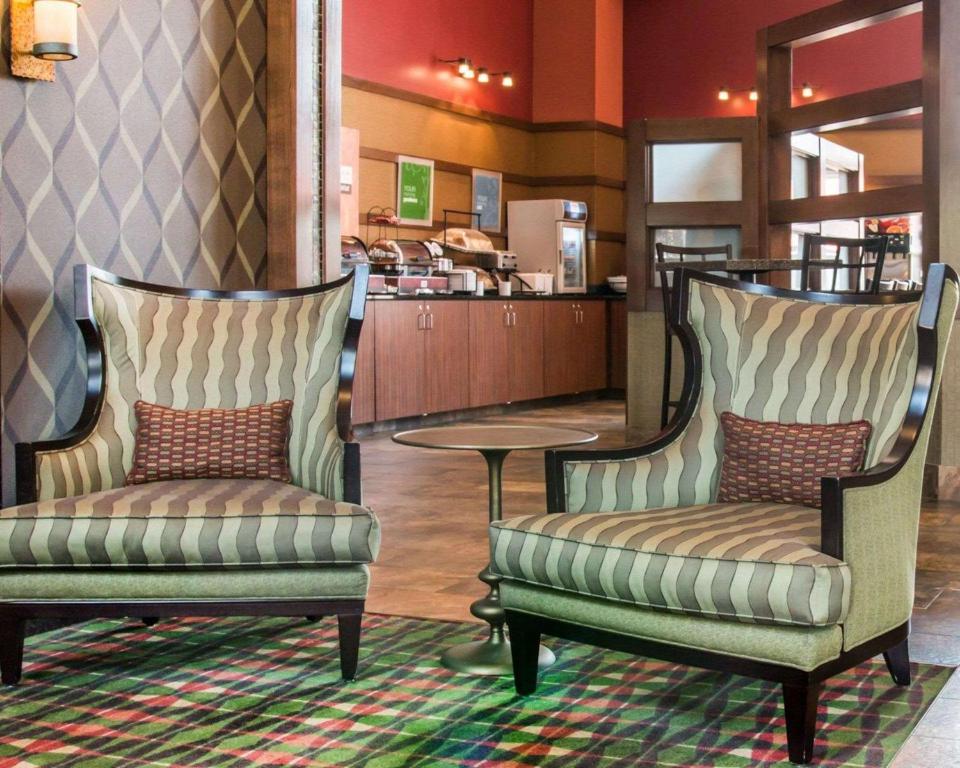 Comfort Inn & Suites and Conference Center - Image 5