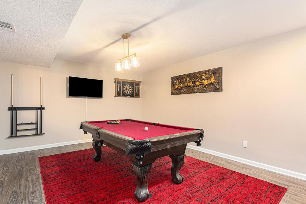 ATLAS - Whole House - 5BR 2BA - Hot Tub - Game Rooms - Theater - Fenced Backyard - Image 6