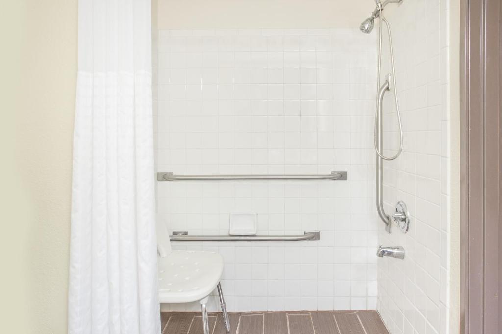 Baymont by Wyndham Holland - Image 8