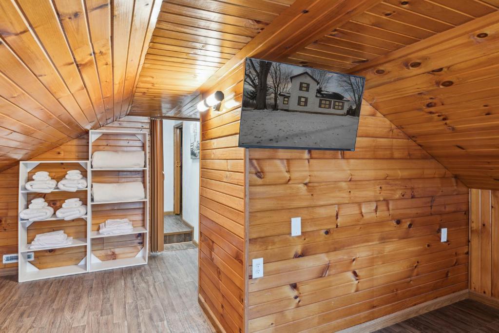 Farmhouse in Battle Creek whit hub tube - Image 5