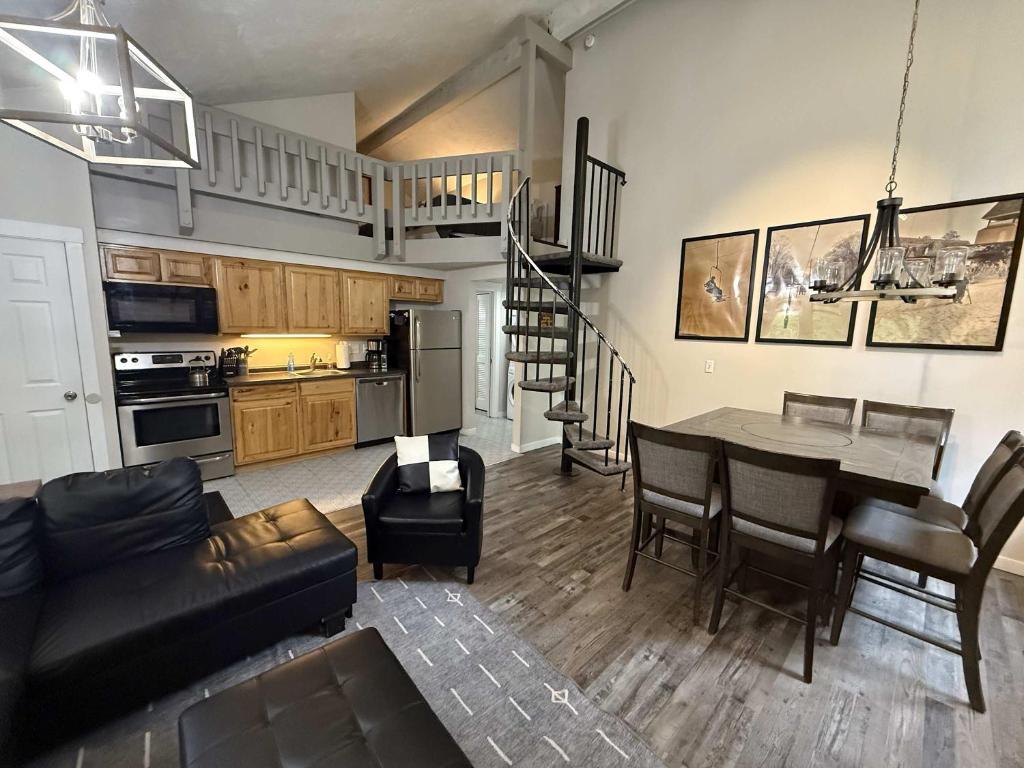 Mountain Villas Condo Retreat for 12