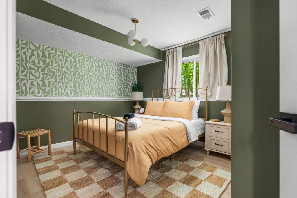 Traverse Retreat-Hot Tub, Fire Pit, Disc Golf - Image 7