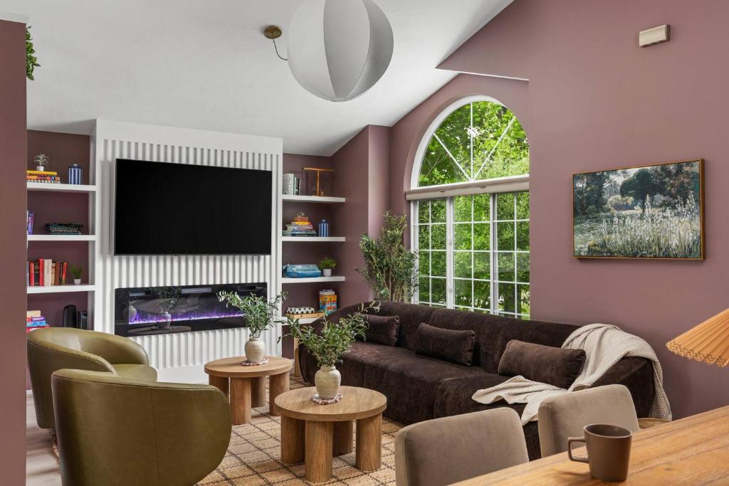 Traverse Retreat-Hot Tub, Fire Pit, Disc Golf - Image 5