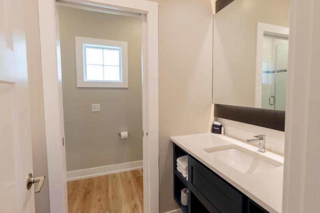 Bay Pointe Inn - Image 8