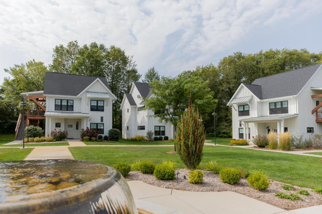 Bay Pointe Inn - Image 6