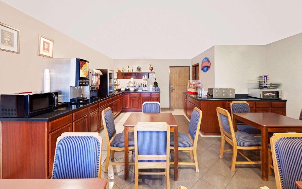 Baymont by Wyndham Battle Creek Downtown - Image 5