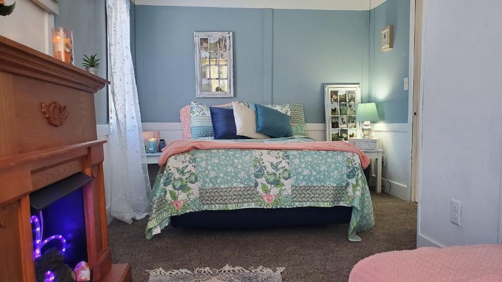 Airport Waterfront Cottage w transportation - Image 8