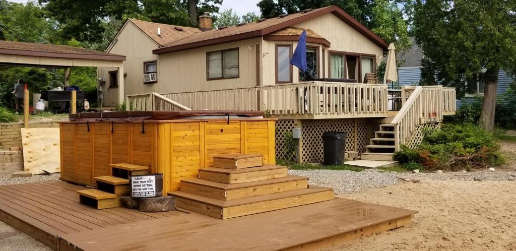 Hot Tub (Jacuzzi) - Photo 5