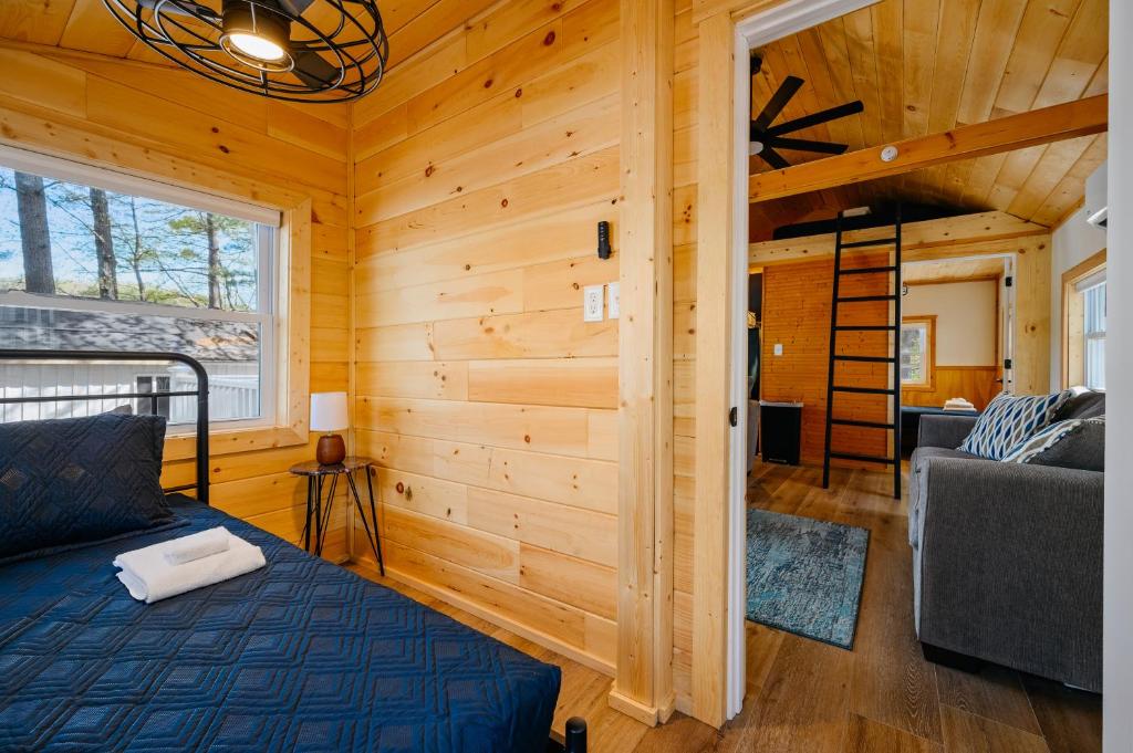 Fishing-Arbutus Lake-Pontoon Rental-Family Friendly - Image 7