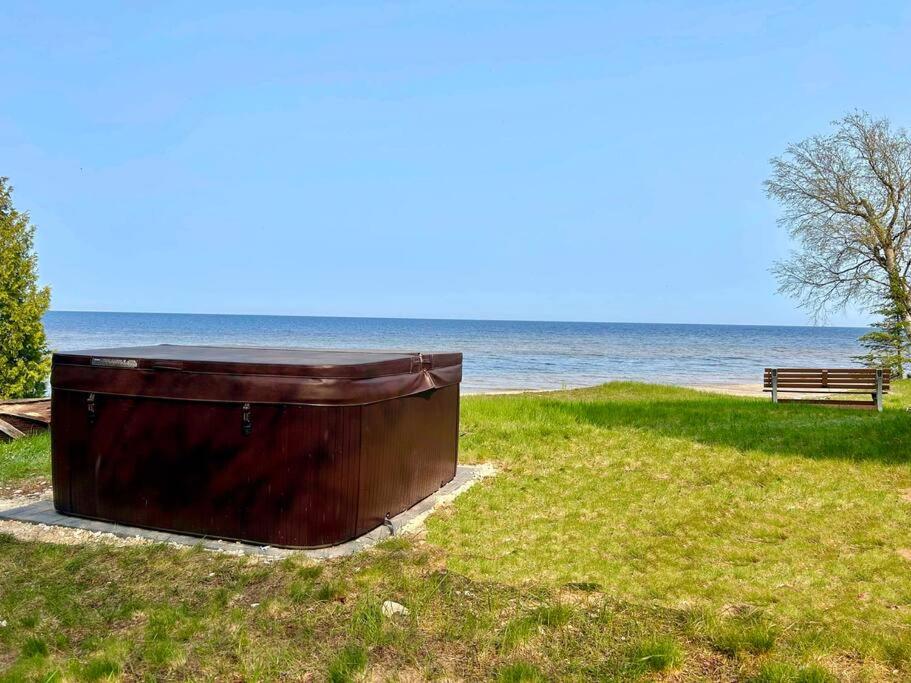 Hot Tub (Jacuzzi) - Photo 2