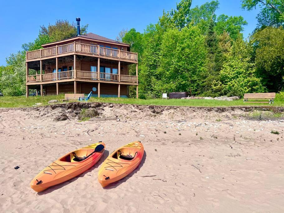 Lake Michigan Cabin w/Hot Tub & Stunning Views