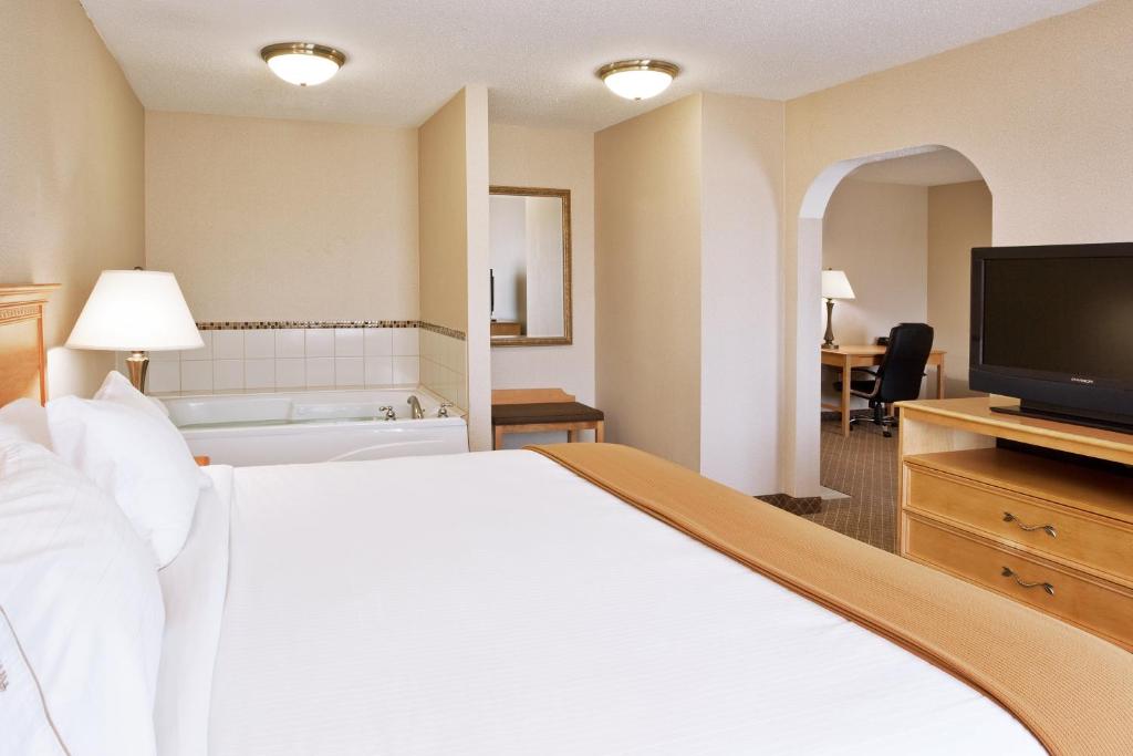 Holiday Inn Express Hotel & Suites Chesterfield - Selfridge Area by IHG