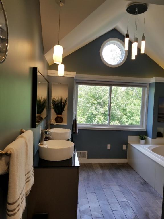 This is the One! Private! Exclusive! Pet Friendly! - Image 4