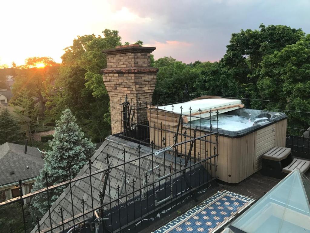 Henderson Castle Inn