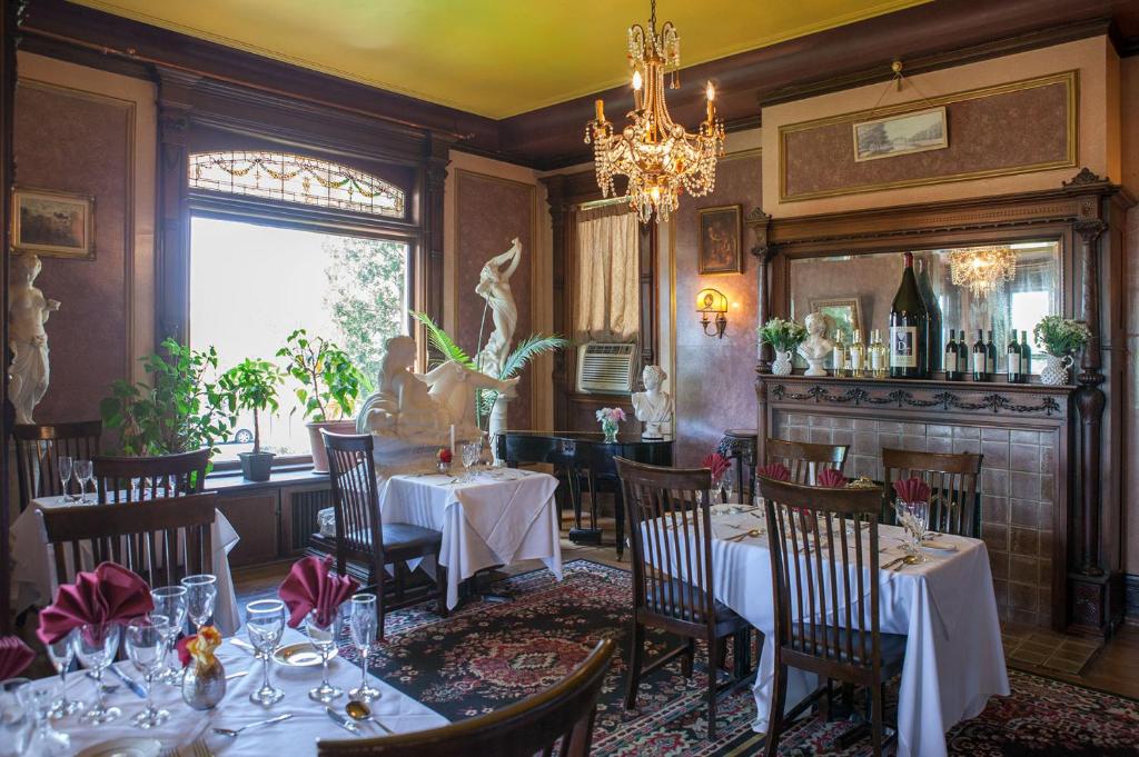 Henderson Castle Inn - Image 5