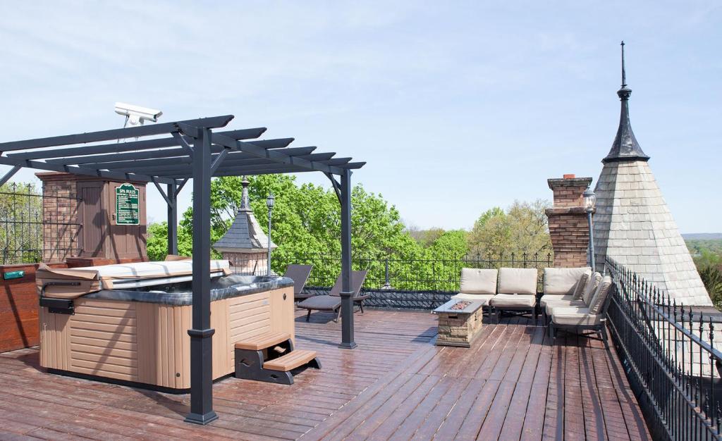 Hot Tub (Jacuzzi) - Photo 2