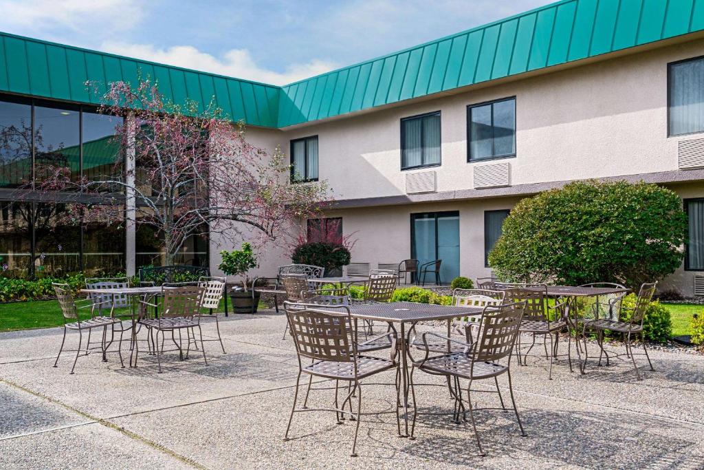 Ramada by Wyndham Plymouth Hotel & Conference Center - Image 5