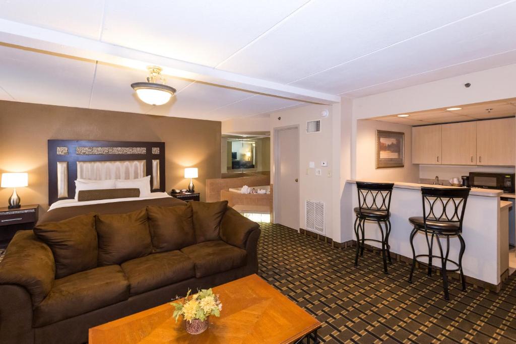 Ramada by Wyndham Plymouth Hotel & Conference Center