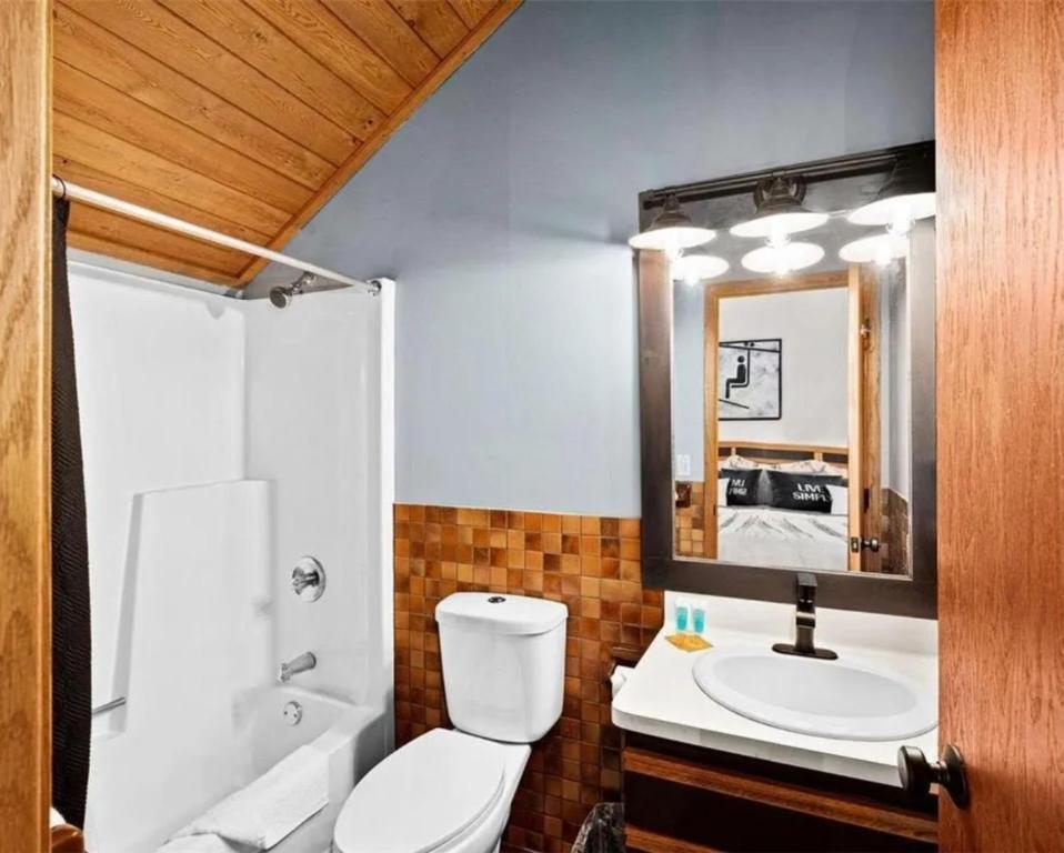 Charming Lutsen Ski-In Ski-Out Townhome with Pools and Hot Tub