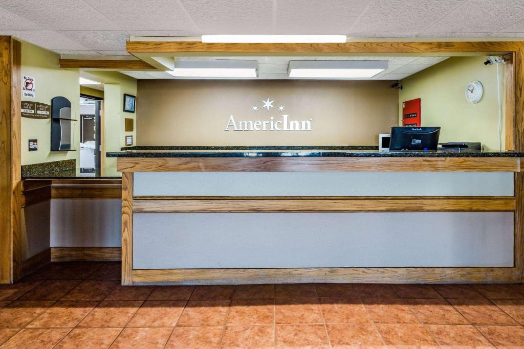 AmericInn by Wyndham Blue Earth - Image 8