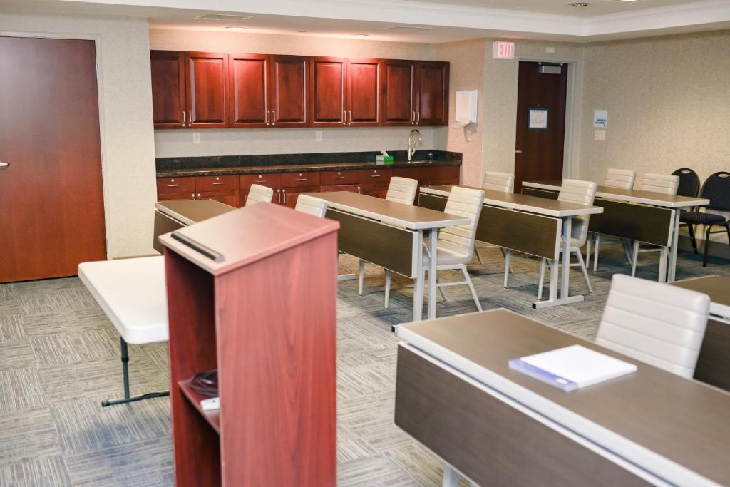 Holiday Inn Express Winona by IHG - Image 7