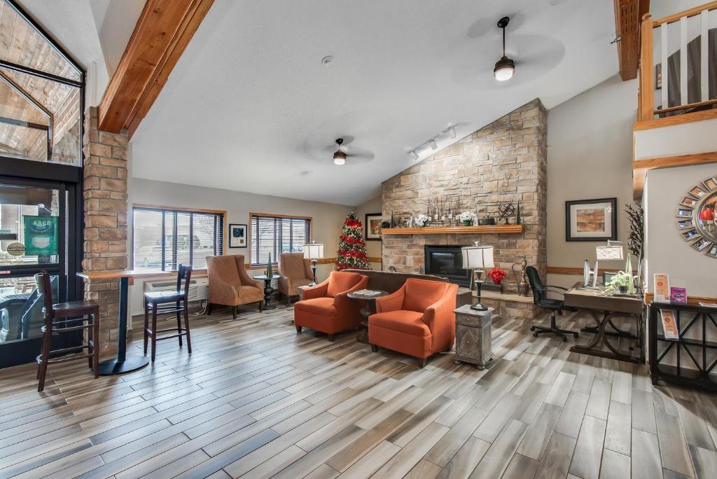 AmericInn by Wyndham Coon Rapids - Image 7