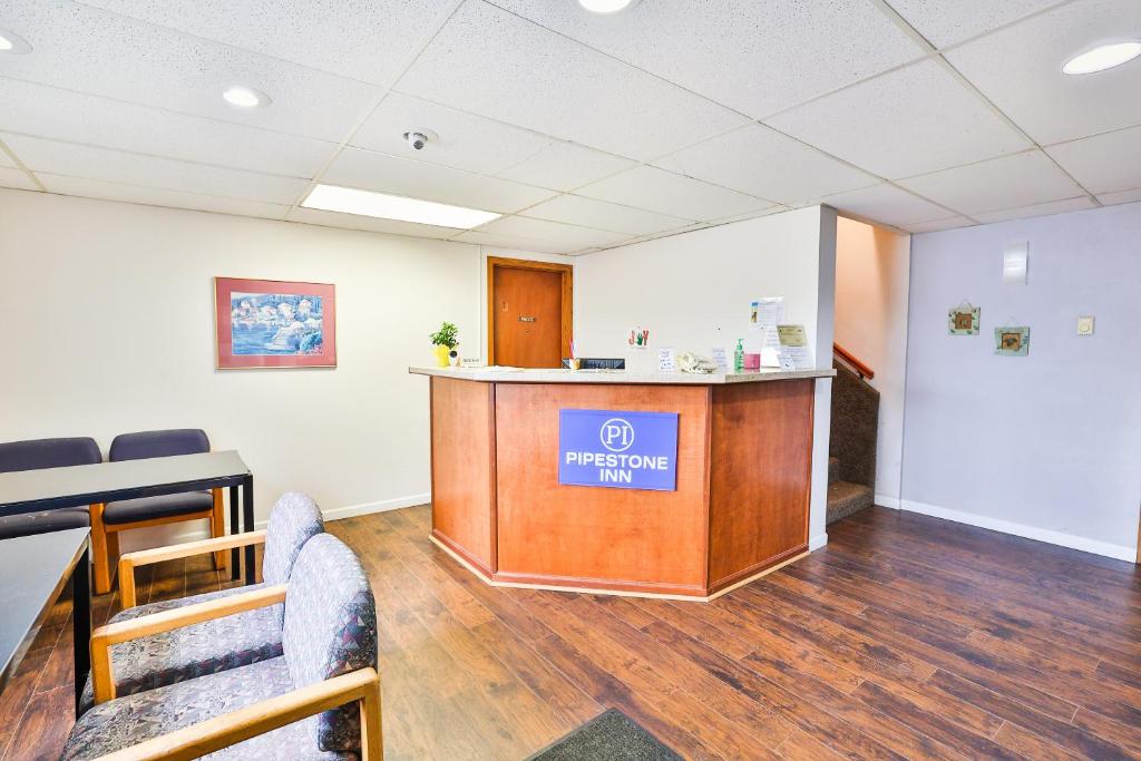 OYO Hotel Pipestone MN, Canterbury Park - Image 7