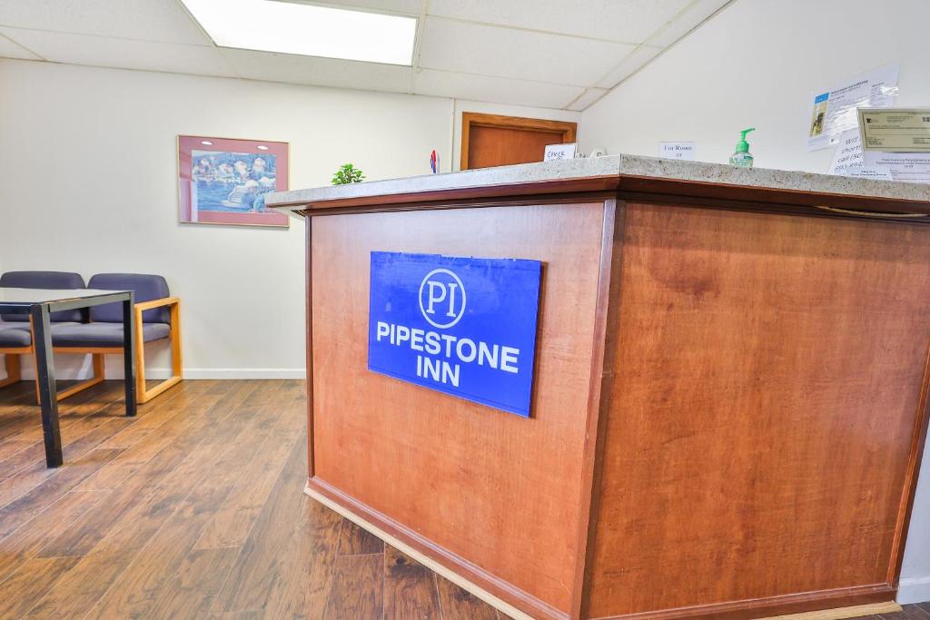 OYO Hotel Pipestone MN, Canterbury Park - Image 8