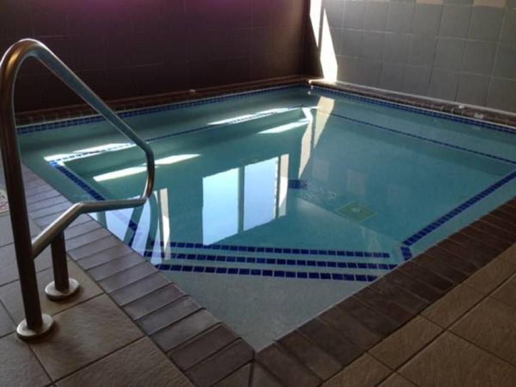 Super 8 by Wyndham St. James