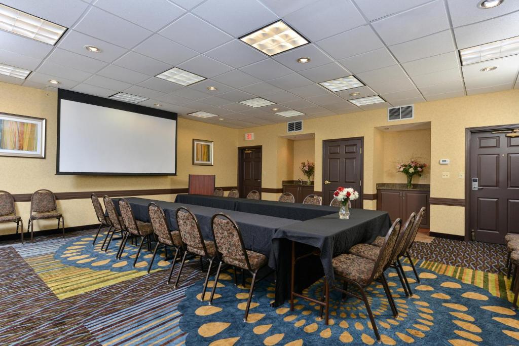 Holiday Inn Express St. Paul South - Inver Grove Heights by IHG - Image 7