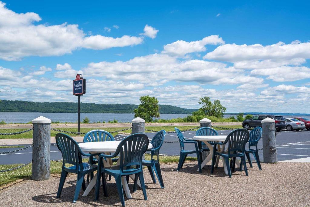 AmericInn by Wyndham Lake City - Image 7