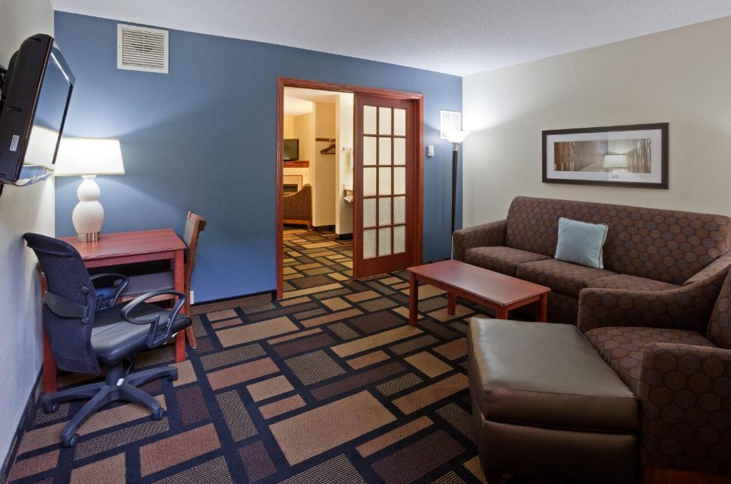 AmericInn by Wyndham Austin - Image 6