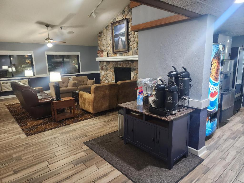 AmericInn by Wyndham Austin - Image 5