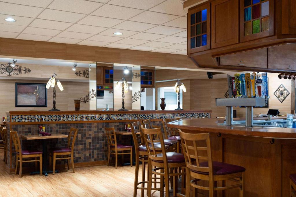 Wyndham Garden Otsego-Minneapolis - Image 4