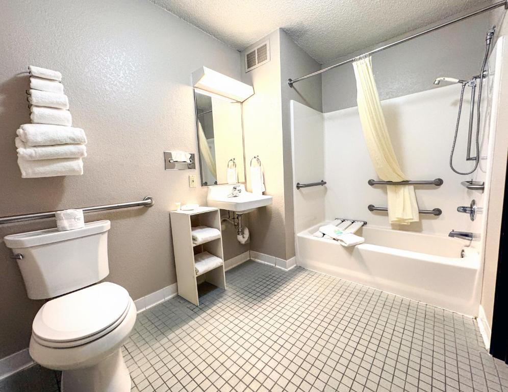 Country Trails Inn &Suites - Image 8