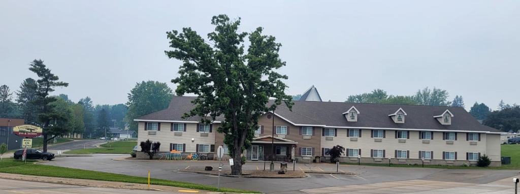 Country Trails Inn &Suites