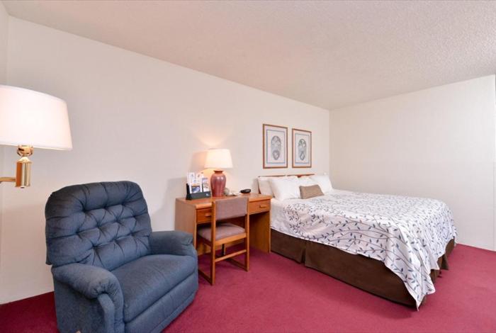 America's Best Value Inn & Suites International Falls - Image 5