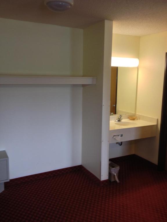 Americas Best Value Inn & Suites-Spring Valley - Image 7