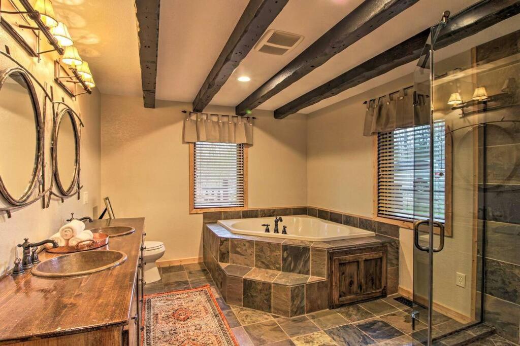 New Hot Tub Fall Oasis with Amazing FawnLake Views