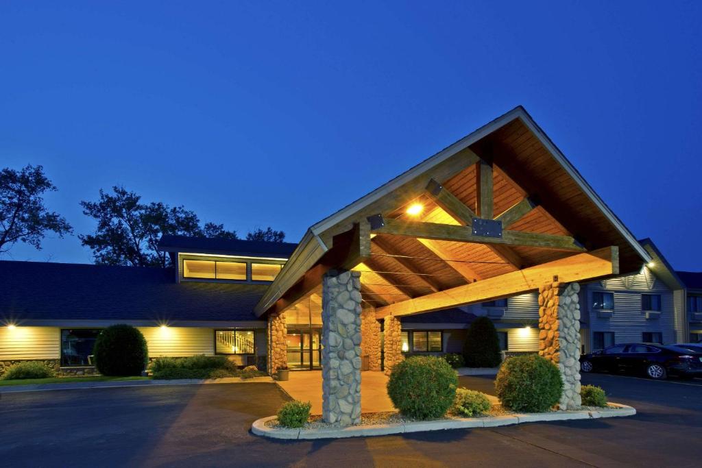 AmericInn by Wyndham Baudette - Image 7