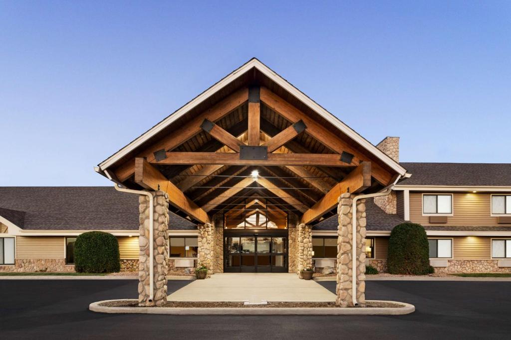 AmericInn by Wyndham Baudette - Image 8