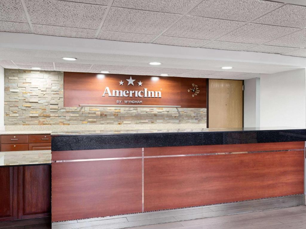 AmericInn by Wyndham Shakopee Near Canterbury Park - Image 8
