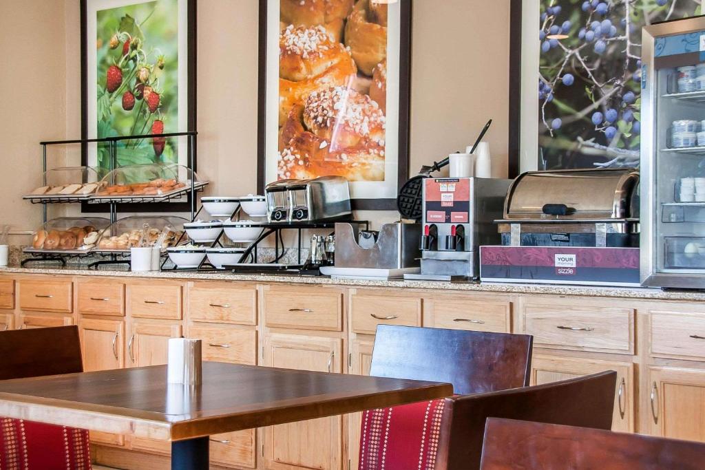 Comfort Inn Fergus Falls - Image 5