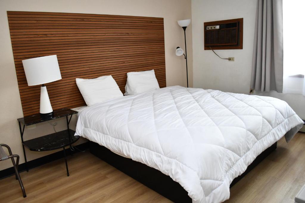 American Motel Waseca - Image 8