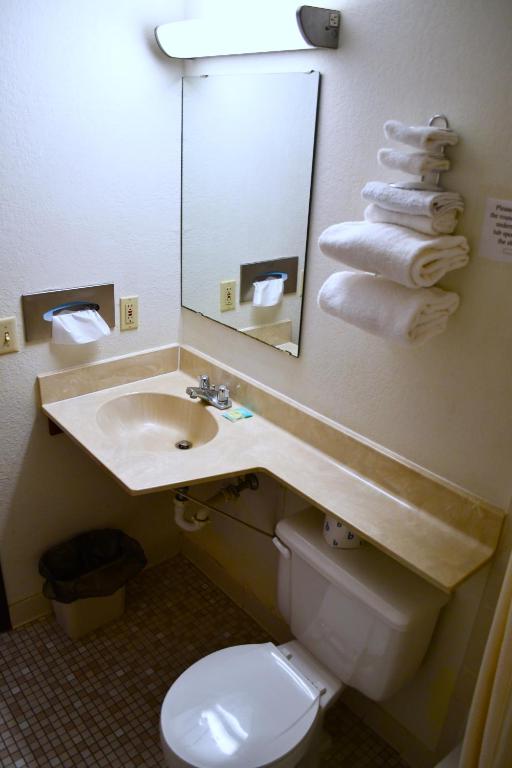 American Motel Waseca - Image 6